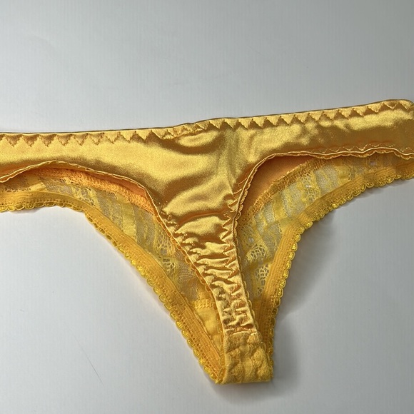 IZA Silky Glossy Liquid Satin‎ & Lace Low Rise Yellow Thong Panties Sz s NEW - Picture 14 of 15